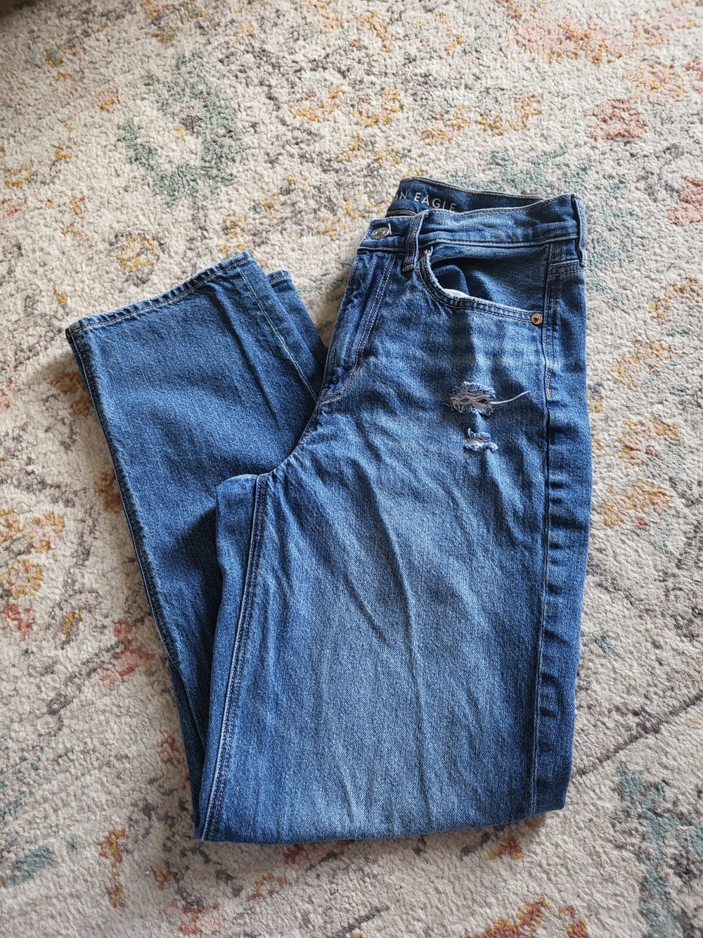 American Eagle Outfitters Strigid  Super High-Rise Baggy Straight Jeans